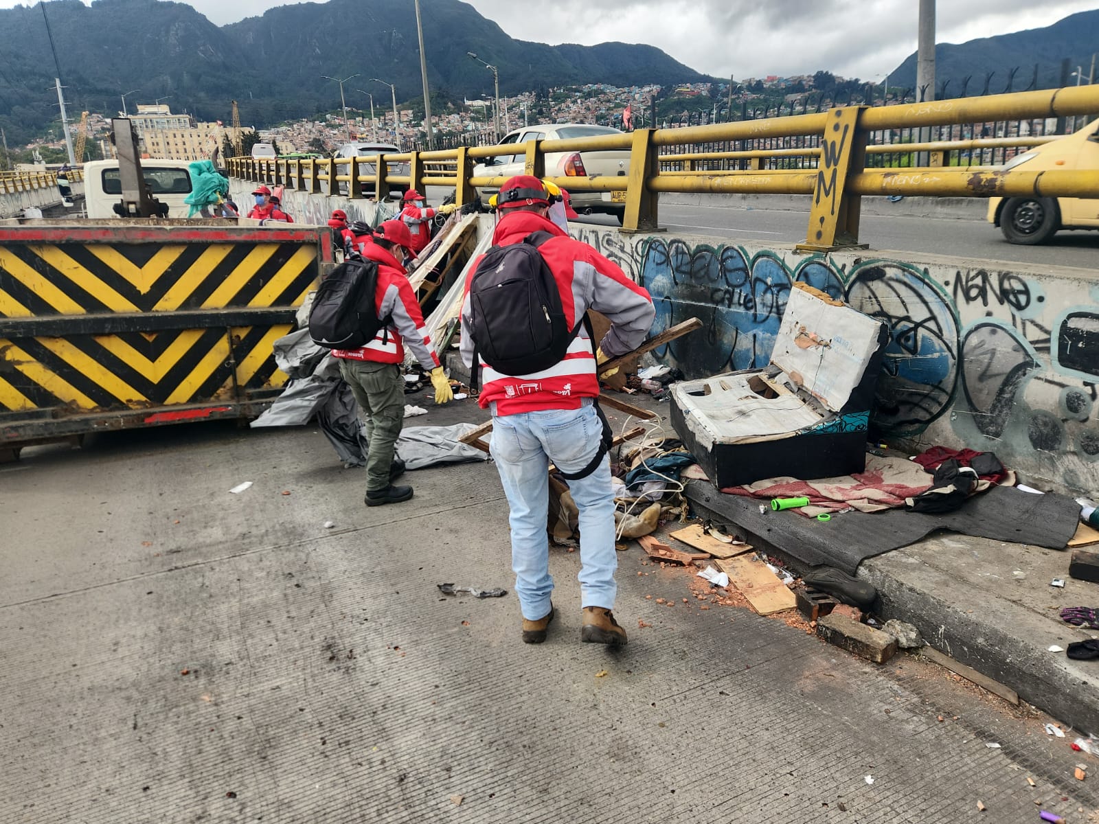 Jornada de limpieza en Bogotá: estación Bicentenario y calles centro 