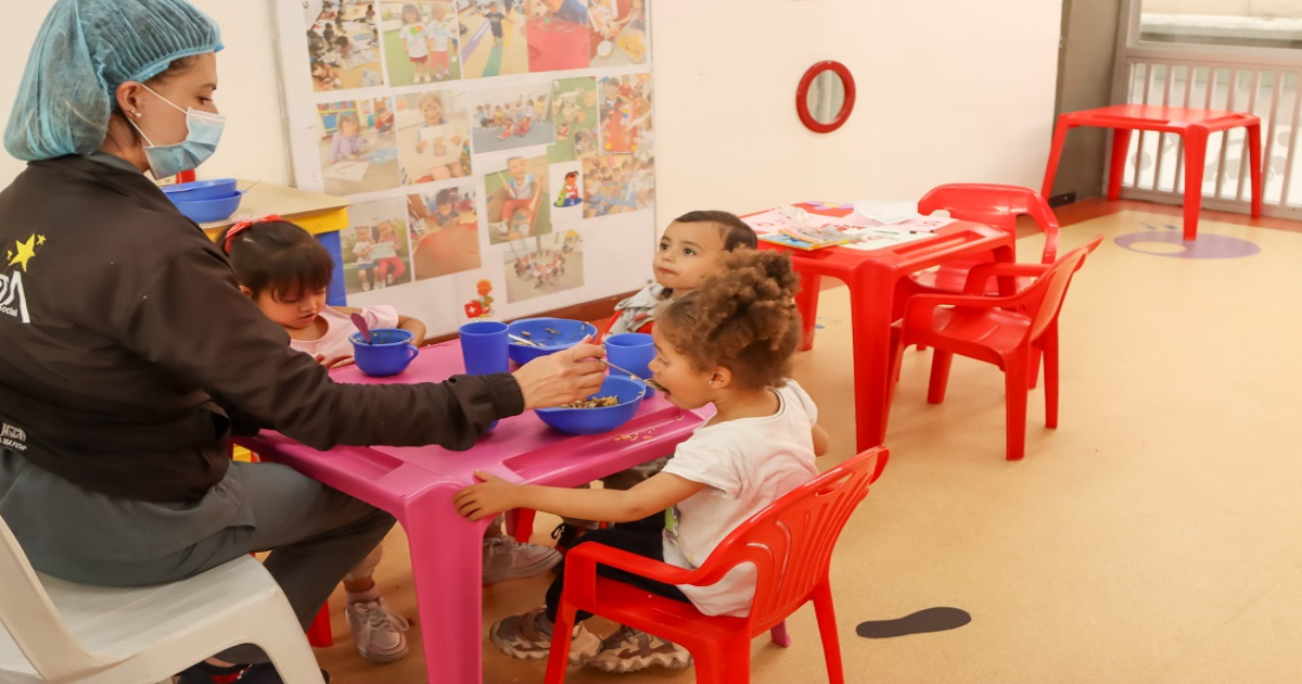 Jardines infantiles nocturnos Bogotá, apoyo para familias vulnerables