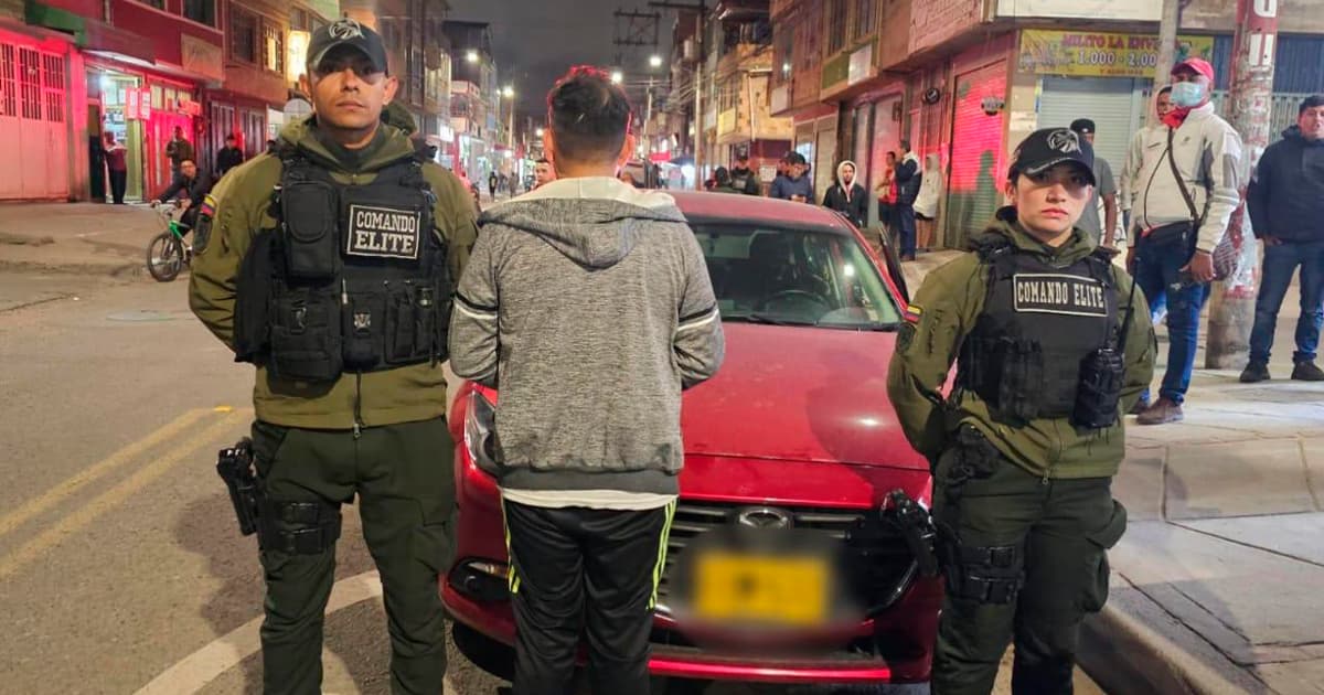 Video: Propietario de carro detenido por tener placas falsas en Bogotá