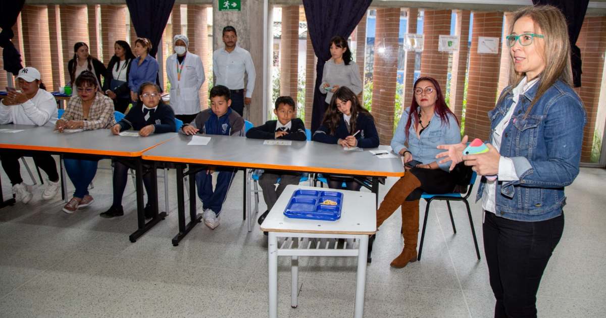 Programa de Alimentación Escolar en Bogotá: estudiantes participan