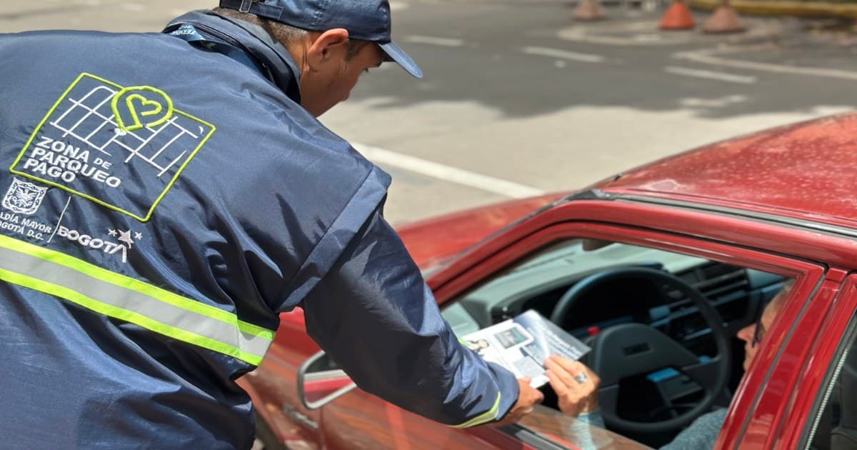 Video: Zonas Parqueo Pago en Bogotá: conoce los puntos y personal autorizado