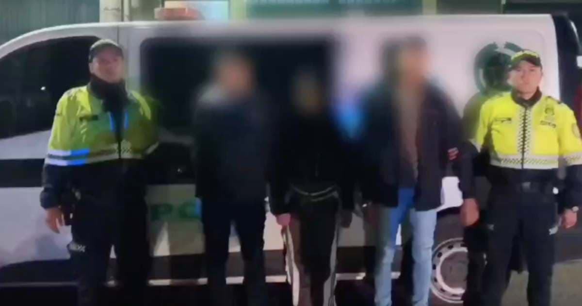 Video: 3 capturados por hurto en TransMilenio en Bogotá, simulaban caerse 