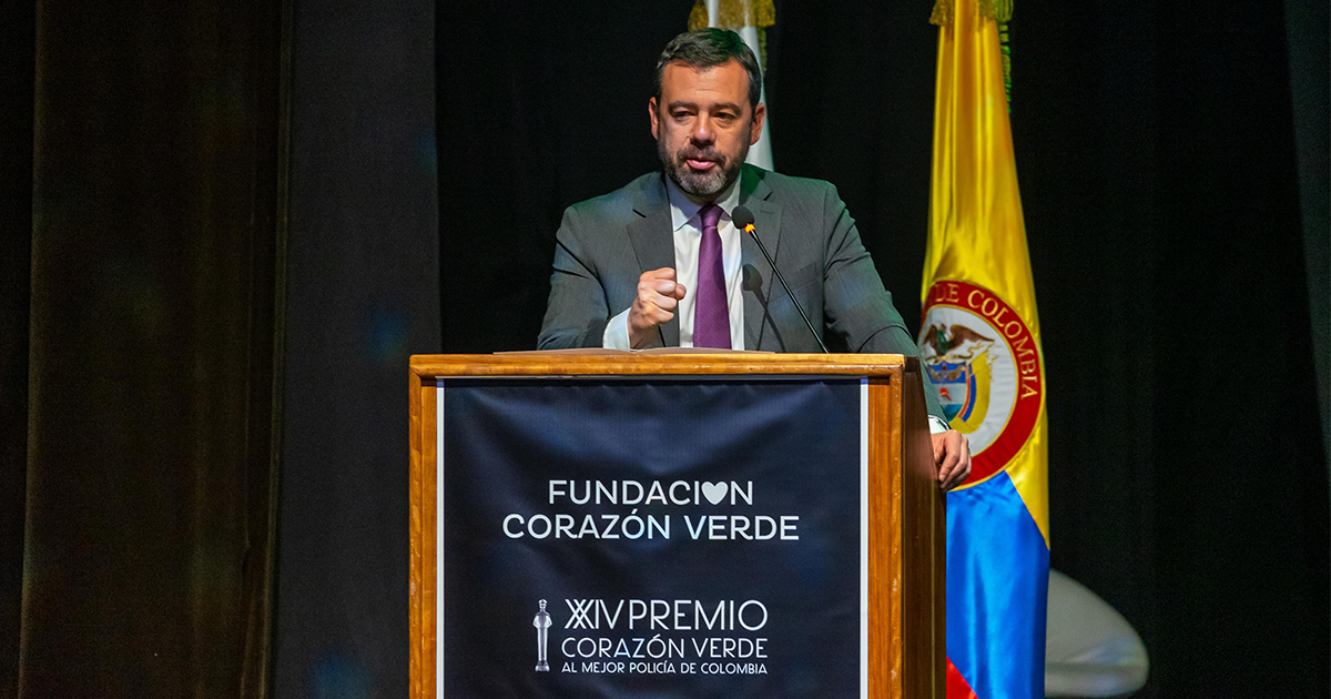 Premio Corazón Verde al Mejor Policía de Colombia presencia de Galán