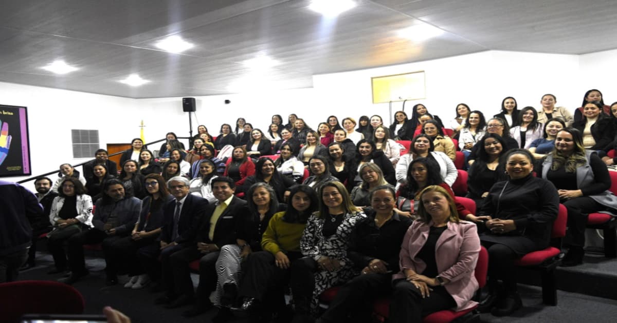 Maestras de Bogotá recibieron certificación en competencias laborales