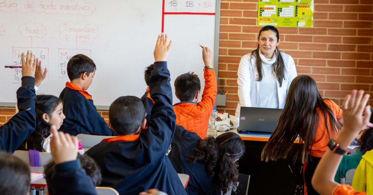 Canales de atención para apoyo y orientación a estudiantes en Bogotá 