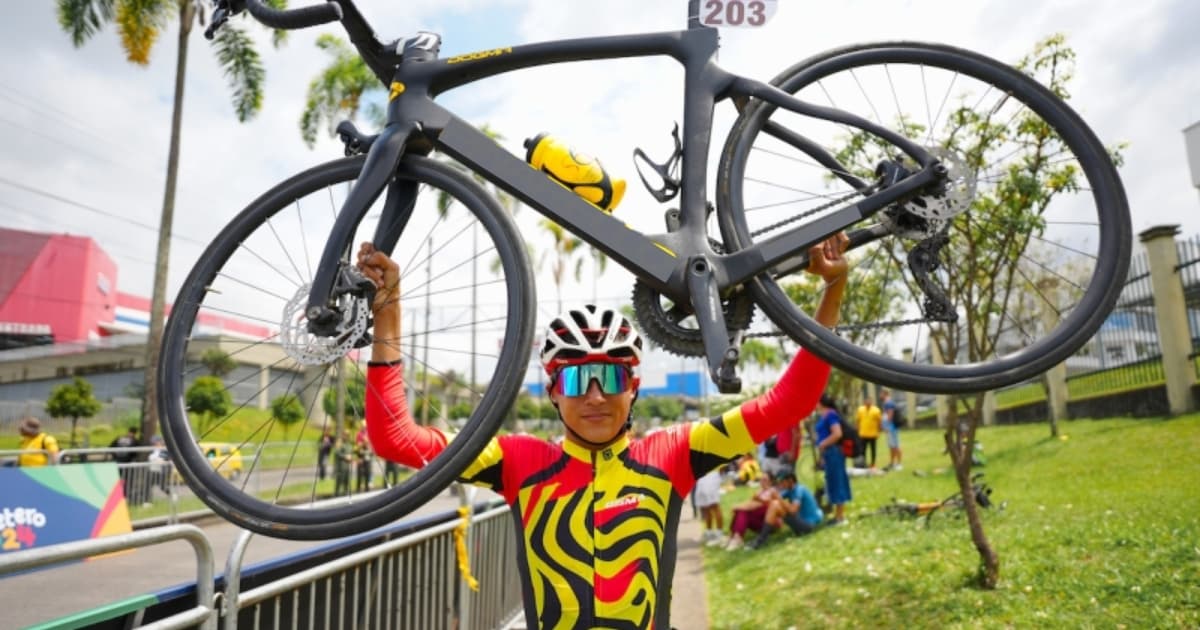 Johan Stiven Zea del equipo Bogotá brilla en el paracycling nacional.