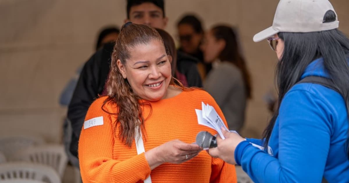 Mujeres en Bogotá: Ser madre trabajadora reduce hasta un 48 % ingresos