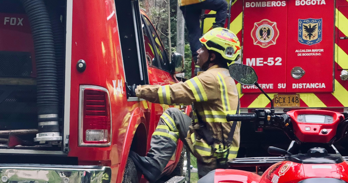 Bomberos Bogotá controla incendio en calle 13 sur con carrera 14 este