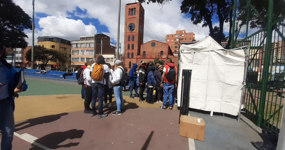 Jornada comunitaria en Bogotá entre comunidad y habitantes de calle