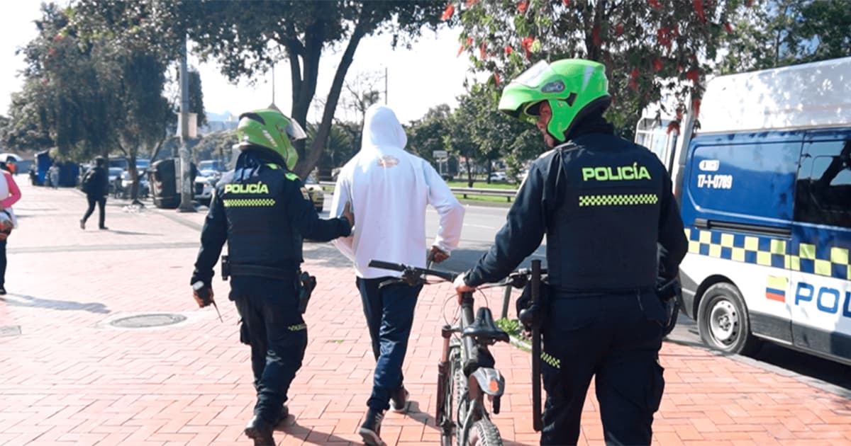 Video: Seguridad en Bogotá hombre fue aprehendido por viajar en bicicleta robada