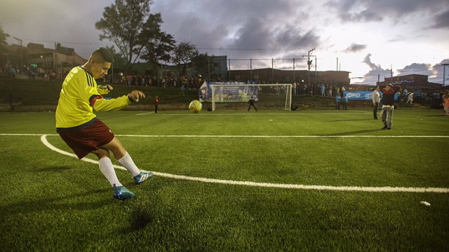 Entrega de cancha sintética iluminada - Foto: Prensa Alcaldía Mayor