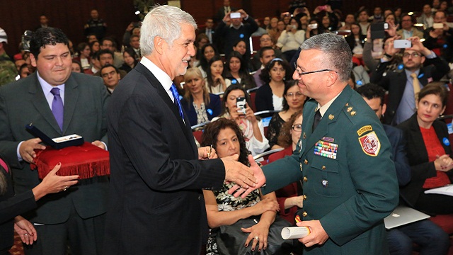 Condecoración soldados del Ejército - Foto: Comunicaciones Alcaldía Bogotá / Diego Bauman