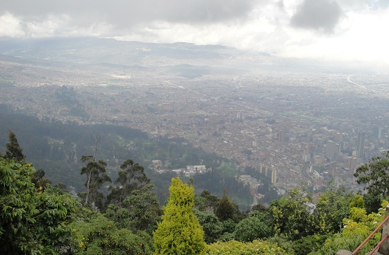 Panorámica de Bogotá - Attribution 2.0 Generic (CC BY 2.0), con modificaciones - Foto: janeyhenning - www.flickr.com