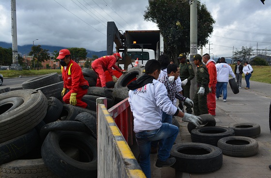 Recolección masiva de llantas-Foto: Alcaldía Local de Tunjuelito 