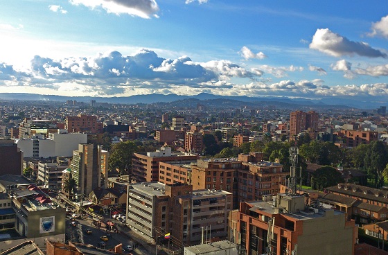 Panorámica de Bogotá - Attribution 2.0 Generic (CC BY 2.0), con modificaciones - Foto: Alberto Castillo Aroca - www.flickr.com