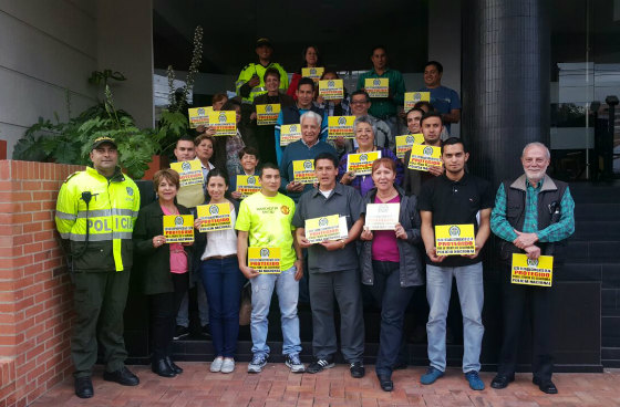 Foto de los vecinos integrantes del frente de seguridad de la 147