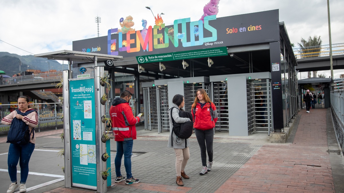 Estaciones Héroes y Calle 22 estrenan Barreras de Control de Acceso