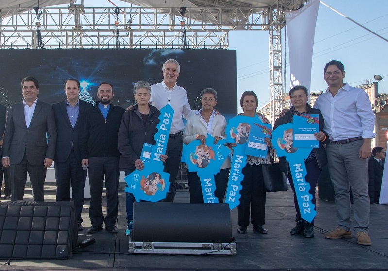 Más de 1.400 familias de María Paz reciben sus títulos de propiedad