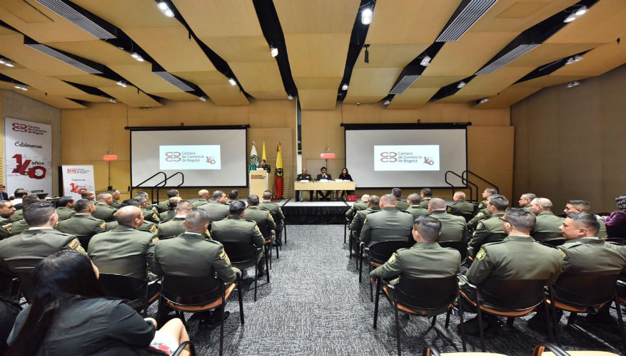 Reconocimiento a miembros de la Policía Metropolitana - Foto: Cámara de Comercio de Bogotá