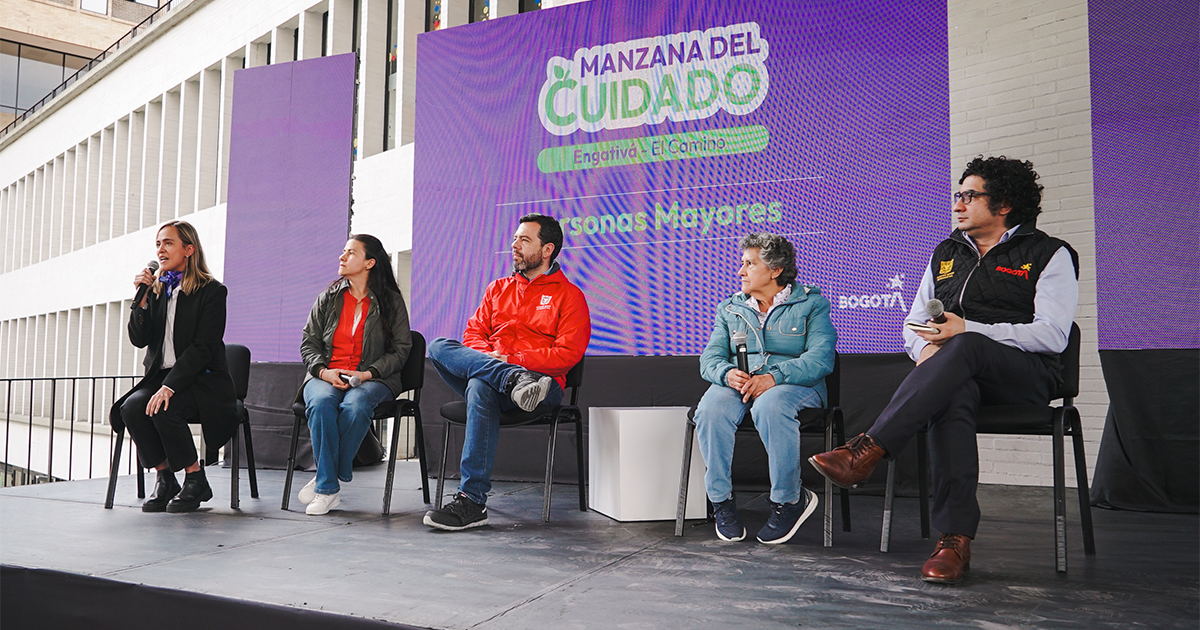 alcalde Galán en evento de lanzamiento de la Manzana del Cuidado 25