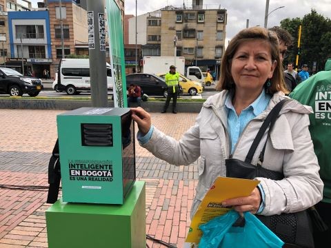 Beatriz vota por el nombre nuevo de la peatona