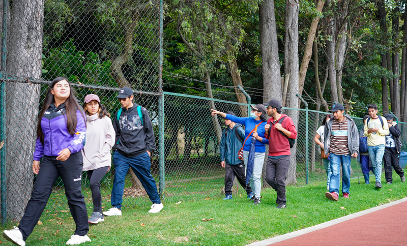 Caminata ecológica en CEFE Cometas y clase de yoga