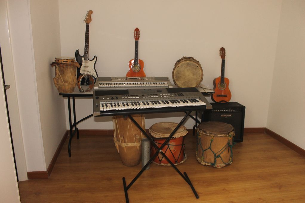 Instrumentos en la Casa de Juventud