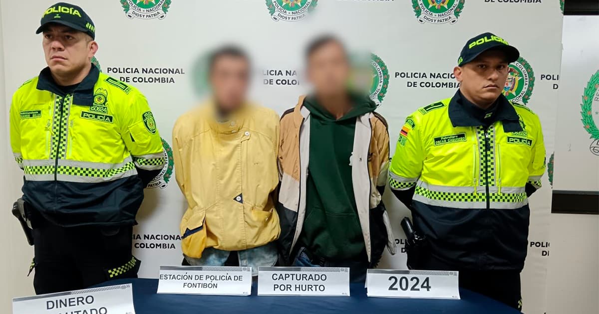 Los dos hombres que fueron capturados en flagrancia en la localidad de Fontibón. 