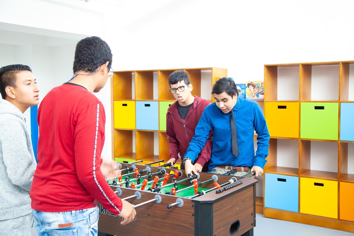 Imagen de niños disfrutando del Centro Crecer