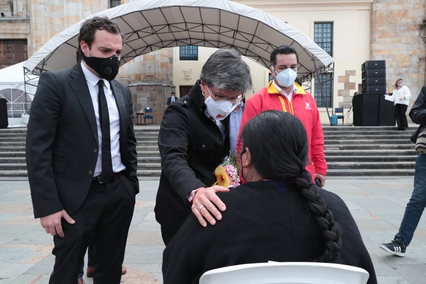 Ceremonia de perdón y reconciliación en la Plaza de Bolívar - Foto: Comunicaciones Alcaldía Bogotá