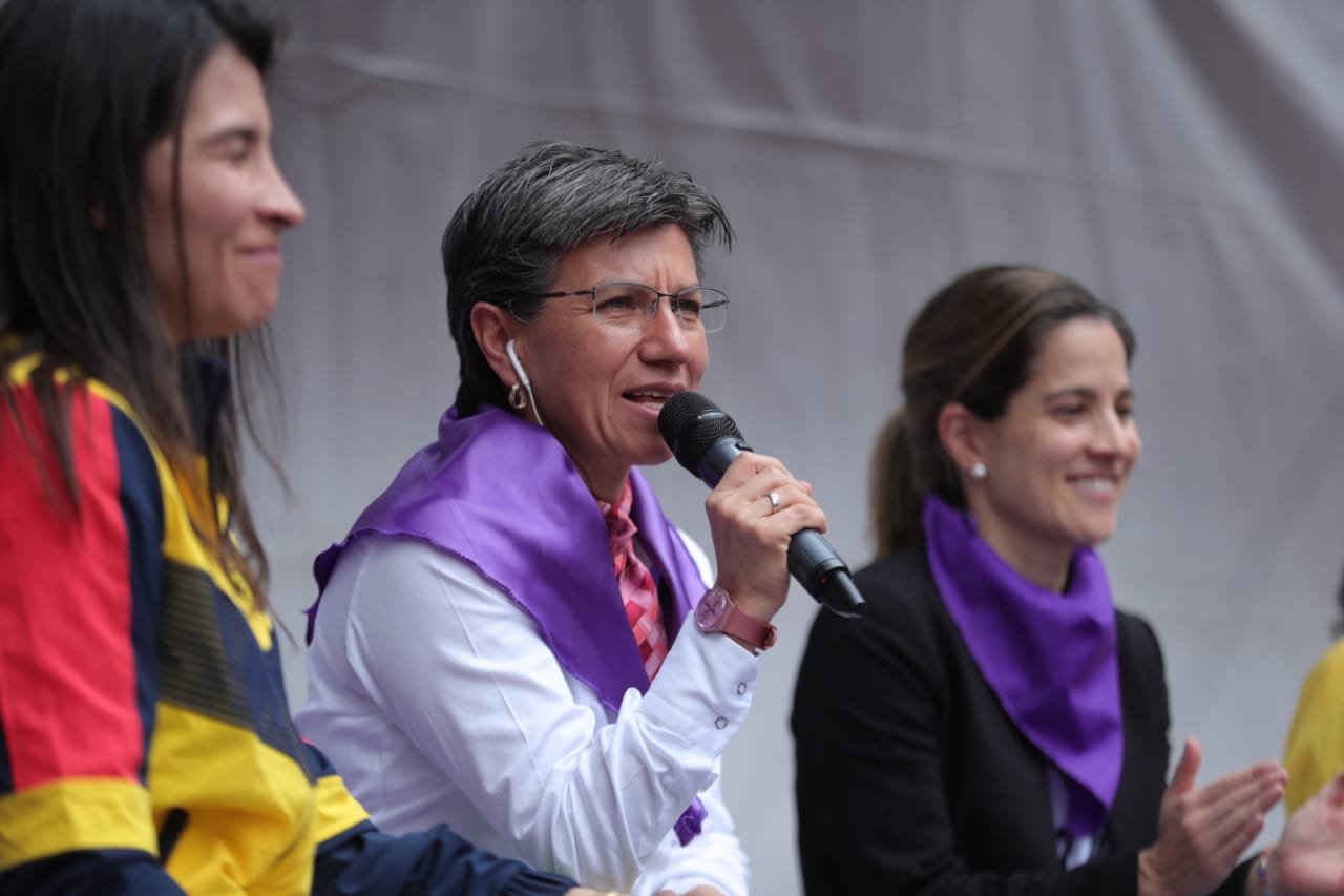 claudia lopez en el parque bicentenario