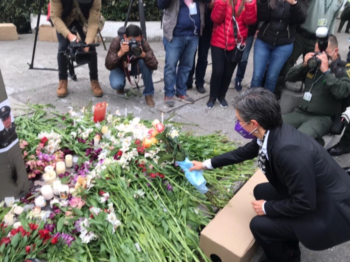 Alcaldesa acompaña a la Policía tras asesinato de patrullero