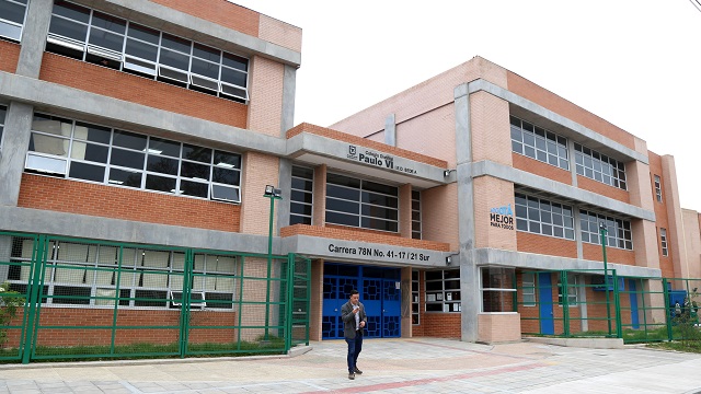 Fachada del colegio Pablo VI reconstruido por la Alcaldía de Bogotá