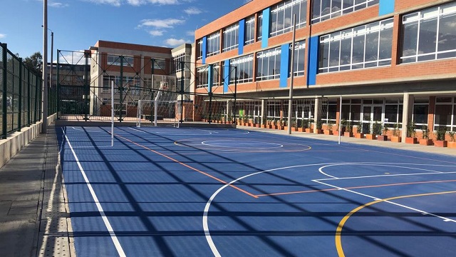 Cancha de fútbol del colegio Refugio Puerta Central reconstruido por la Alcaldía de Bogotá