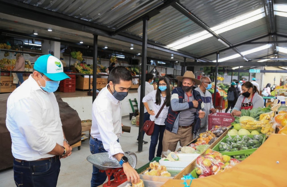 Visita a la plaza 20 de julio 