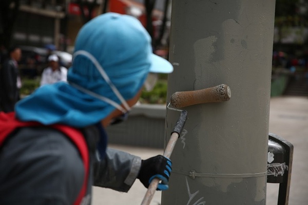 Los Guardianes del Espacio Público realizaron este lunes que pasó una jornada de embellecimiento de la Carrera Séptima, entre las calles 11 y 26.