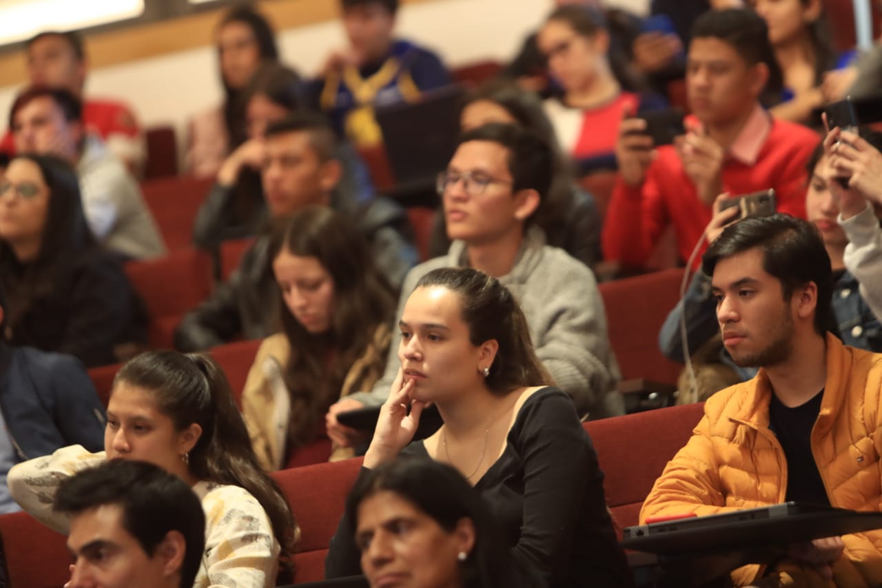 Estudiantes en la Externado.