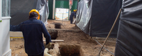 Obras en la Plaza de Mercado 20 de Julio - FOTO: Prensa IPES