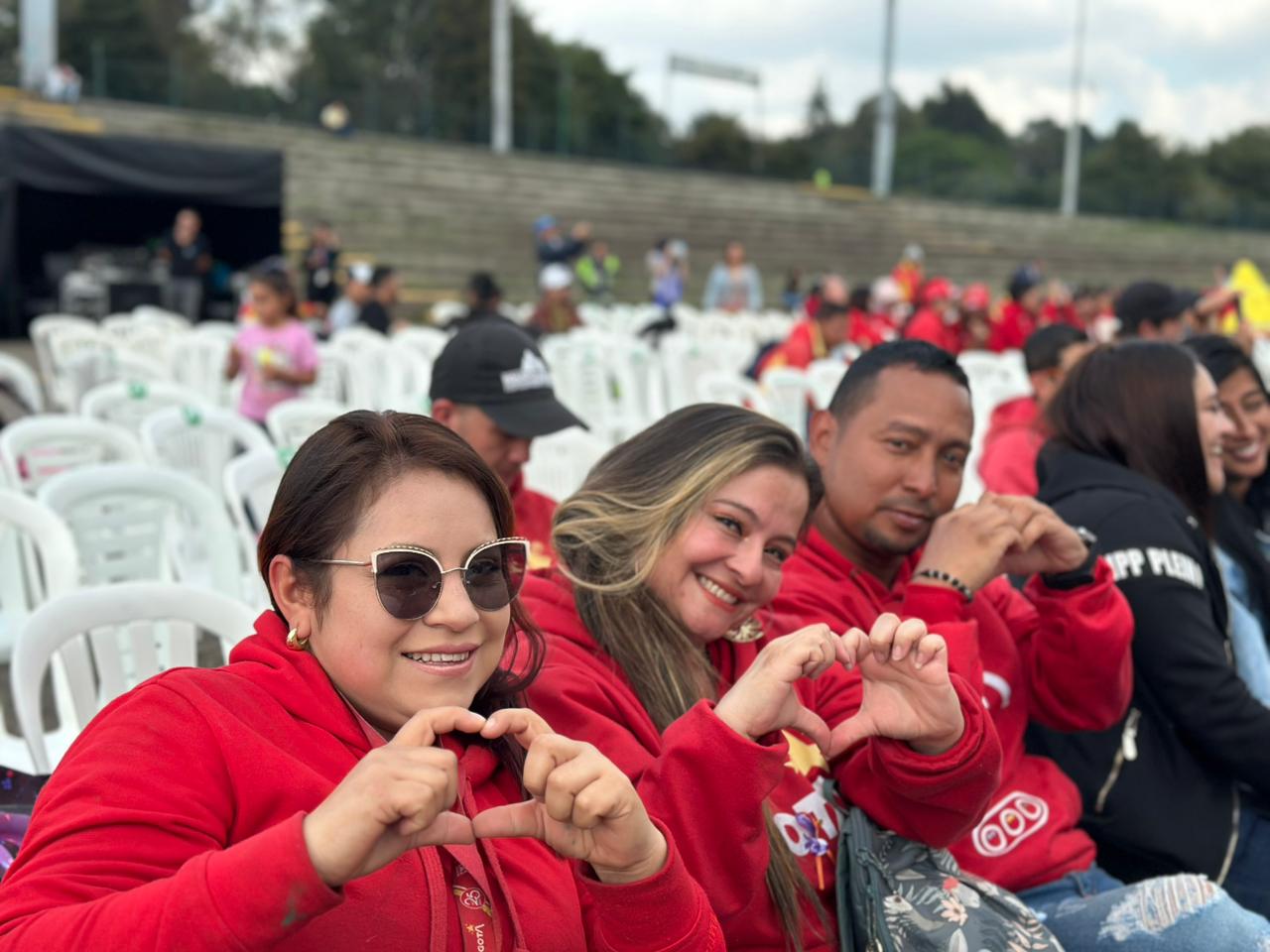 Gestores de la Defensoría del Espacio Público en evento de premiación. 