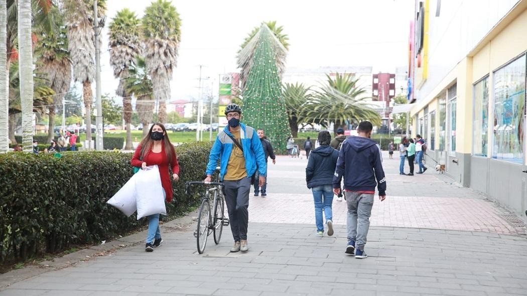 Gente en la calle durante la cuarentena