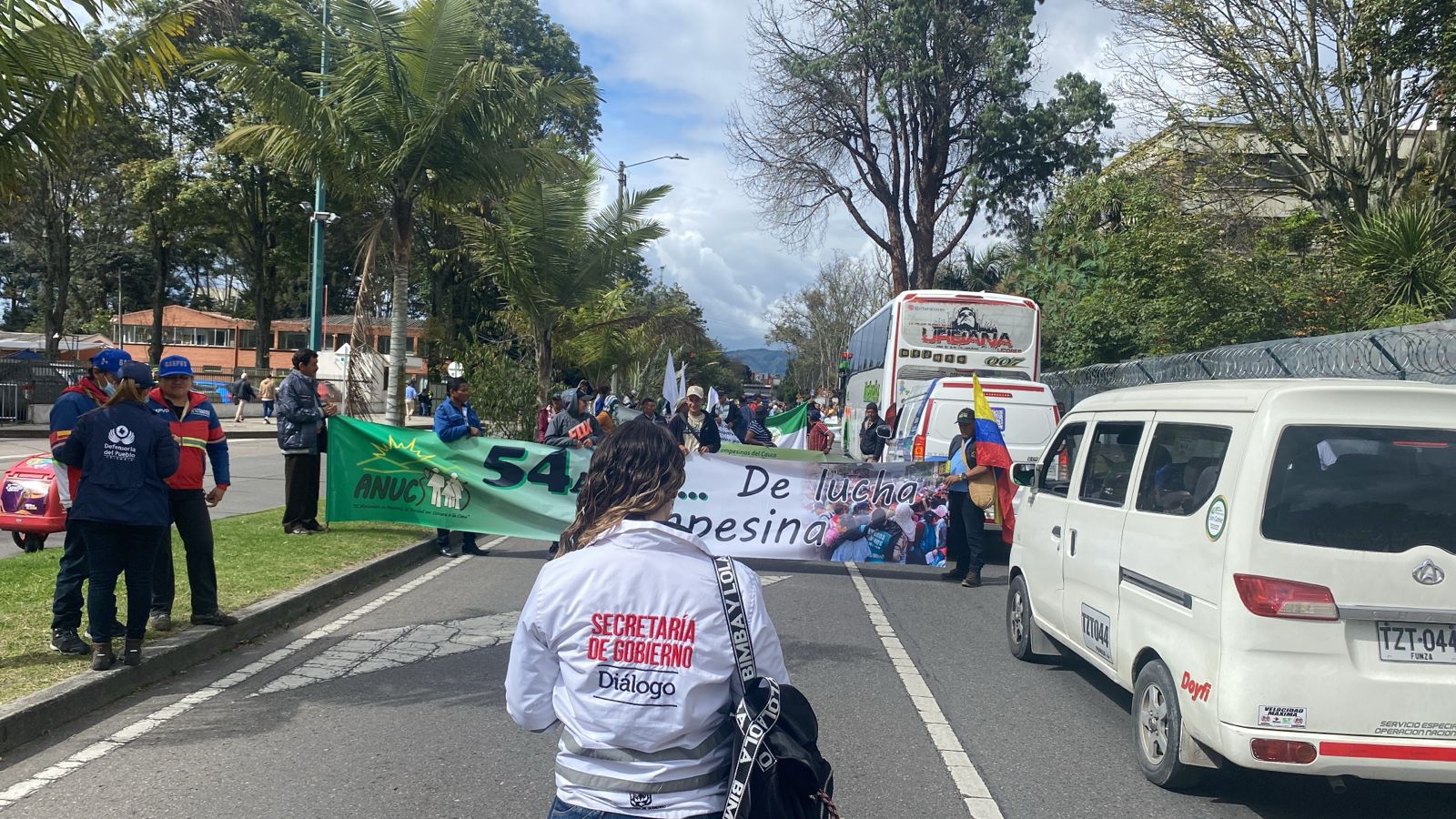 manifestación por la carrera 59 hacia la calle 26