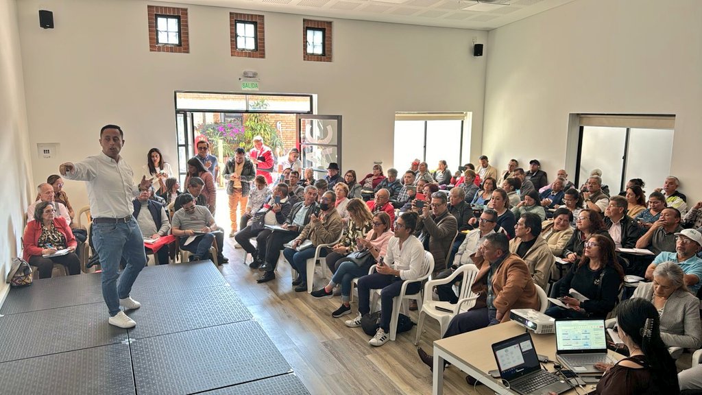 Encuentro en donde se abordaron las dudas más comunes y se presentó la manera de participar en las obras con saldo pedagógico. 