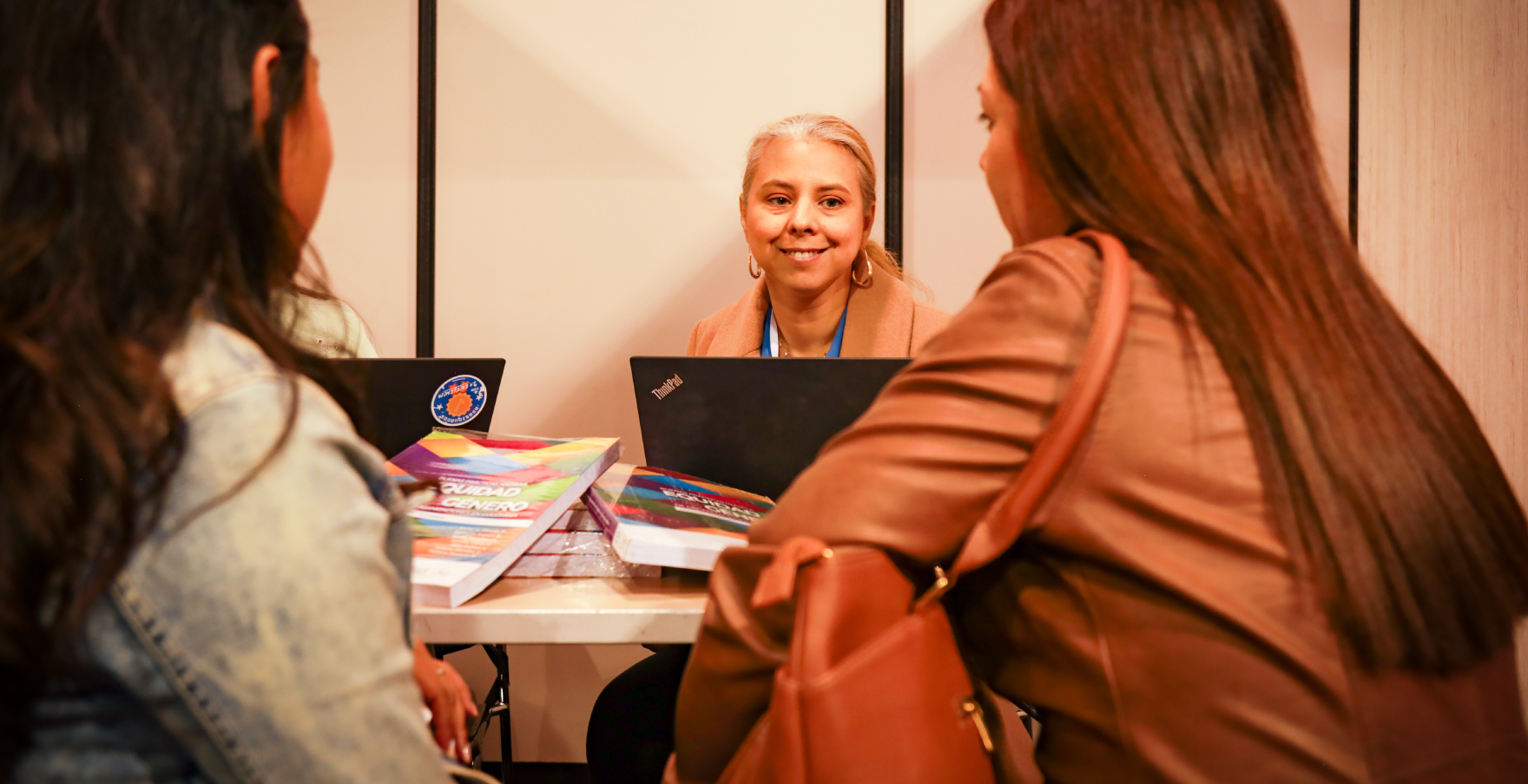 Más de 360 mujeres emprendedoras ya están aprovechando esta oportunidad para fortalecer sus capacidades y contribuir al desarrollo económico de Bogotá. 