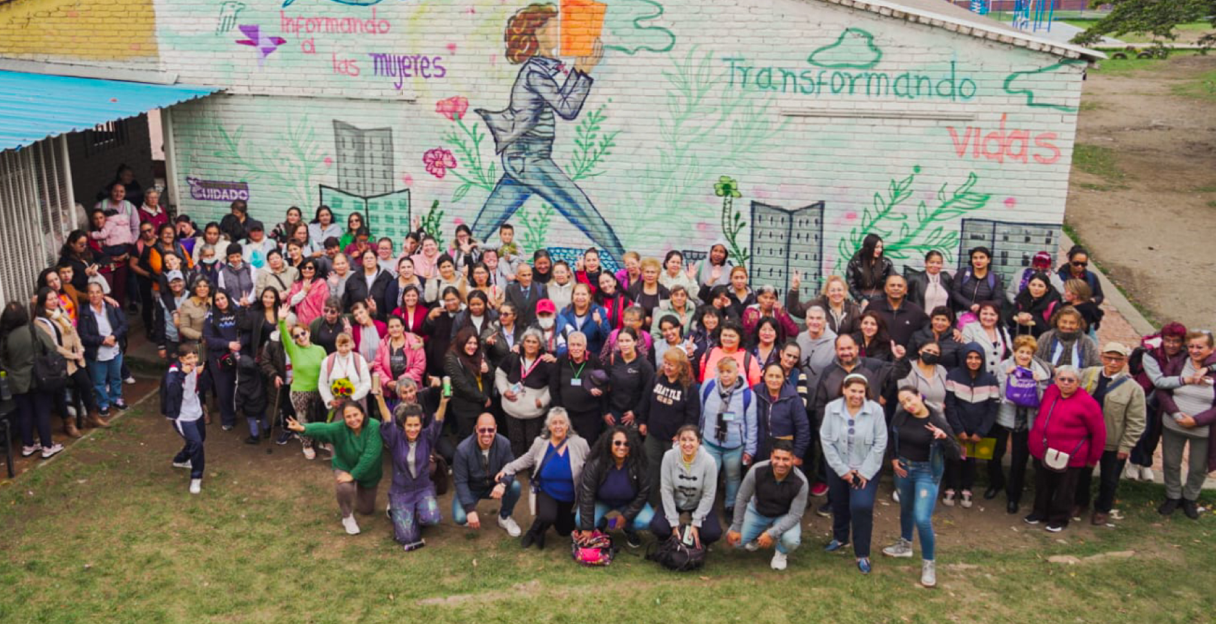 Mujeres que hacen parte de campaña: Informando a las mujeres, transformando vidas.