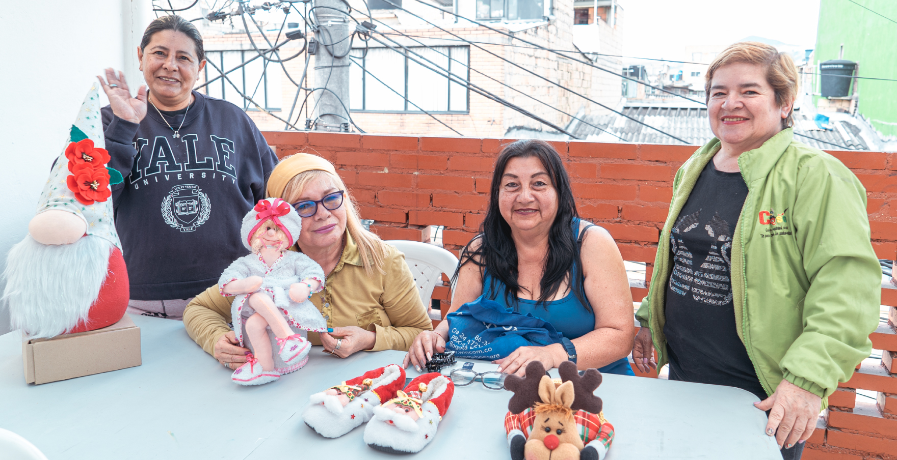 mujeres en actividades socioeconómicas 