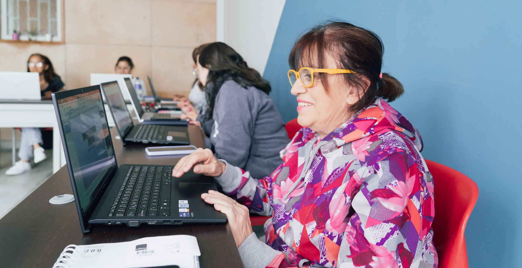 Las mujeres interesadas en tomar estos cursos pueden inscribirse gratuitamente. 