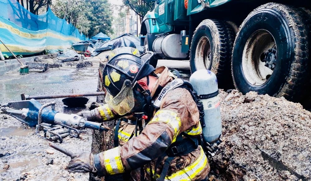 Los bomberos de Bogotá han participado en muchas emergencias importantes que se han presentado en Bogotá - FOTO: Prensa Cuerpo Oficial de Bomberos