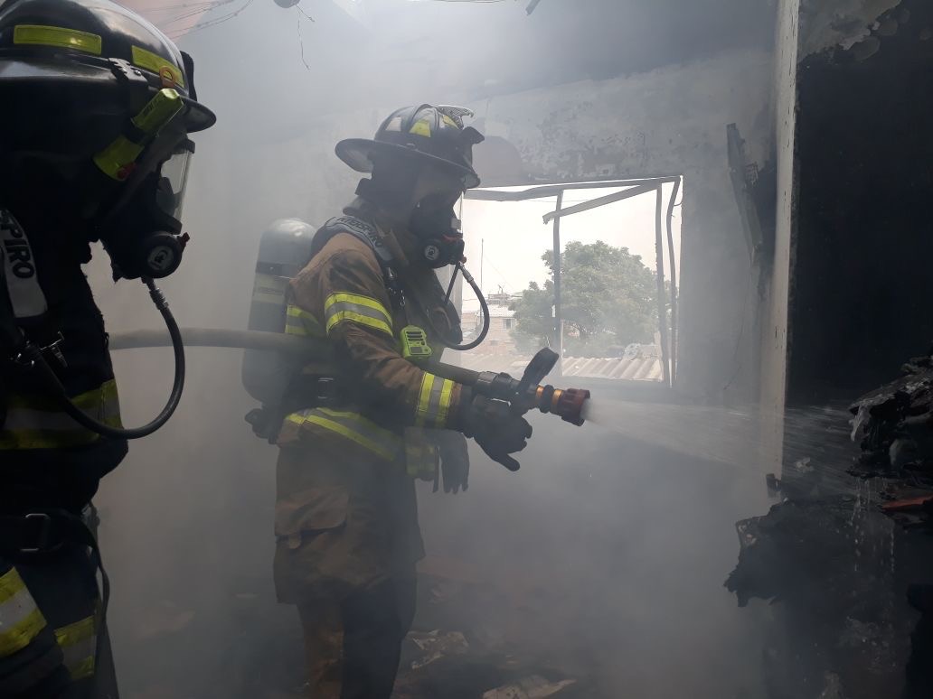 Los bomberos de Bogotá han participado en muchas emergencias importantes que se han presentado en Bogotá - FOTO: Prensa Cuerpo Oficial de Bomberos