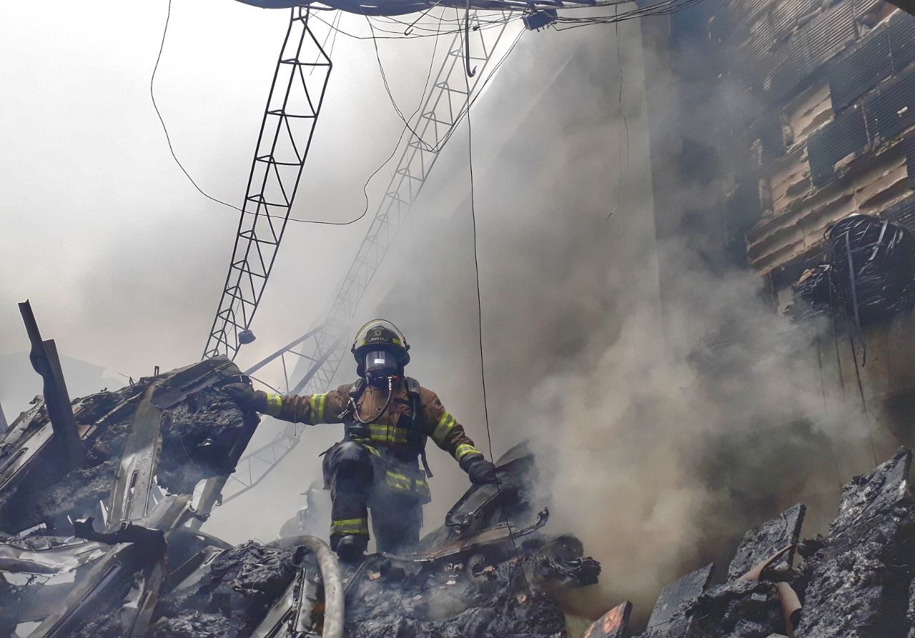 Los bomberos de Bogotá han participado en muchas emergencias importantes que se han presentado en Bogotá - FOTO: Prensa Cuerpo Oficial de Bomberos