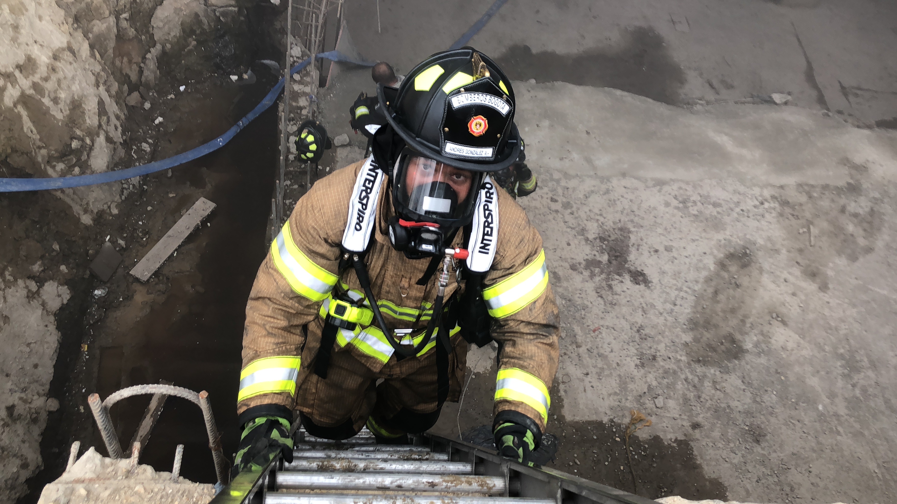 Los bomberos de Bogotá han participado en muchas emergencias importantes que se han presentado en Bogotá - FOTO: Prensa Cuerpo Oficial de Bomberos